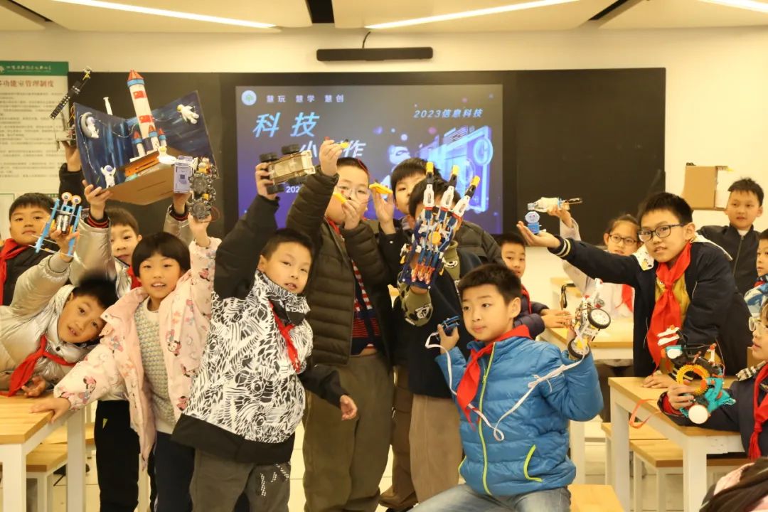 https://lyjxx.wxlxjy.com/contents/sitefiles2066/10333420/images/49395792.jpeg