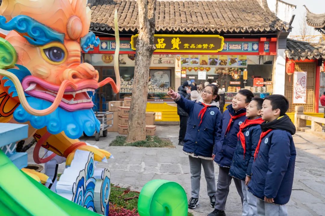 https://lyjxx.wxlxjy.com/contents/sitefiles2066/10333420/images/49397919.jpeg