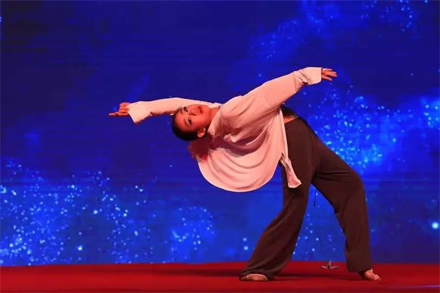 https://lyjxx.wxlxjy.com/contents/sitefiles2066/10333420/images/50840892.jpeg